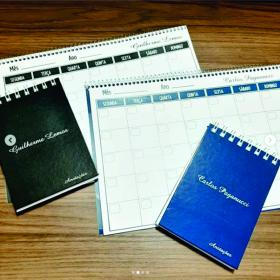 Planner Mensal de Mesa offset 75grs 20x30cm 4 cores Capa Plástica espiral 